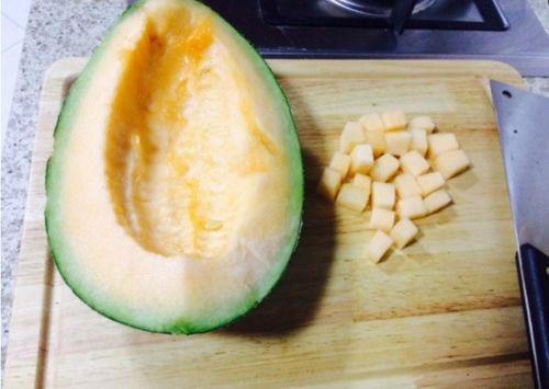 吃哈密瓜不能吃什么